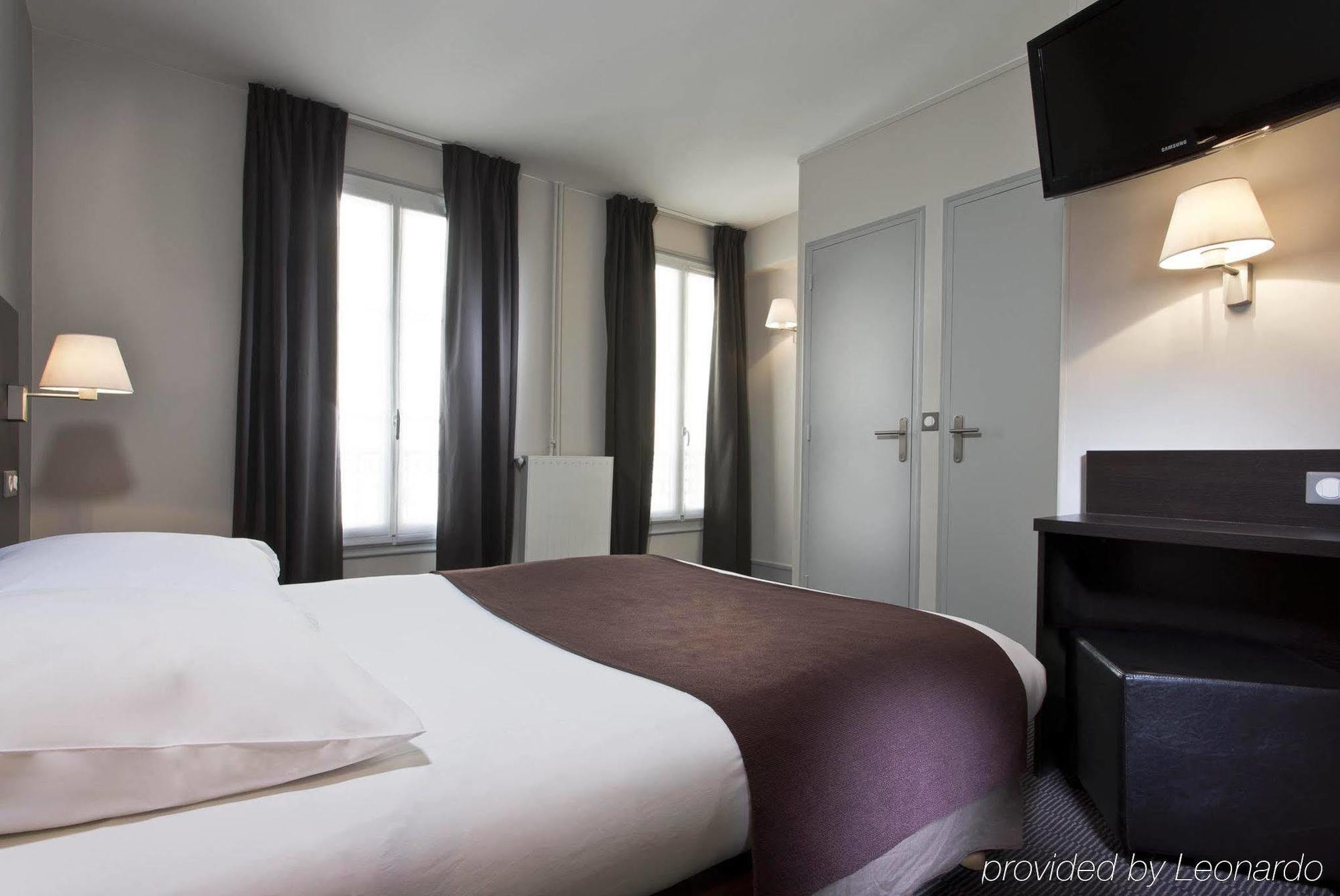 โรงแรมเดเซครีแวง ปารีส ภายนอก รูปภาพ
